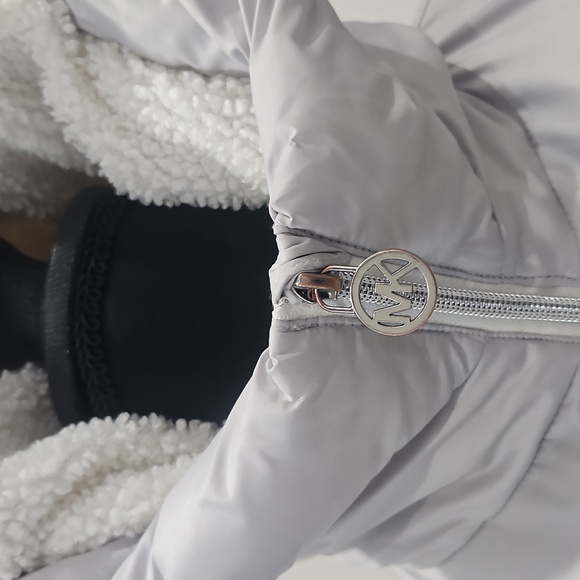 Michael Kors Light Grey Puffer Coat Size 7/8 - Picture 3 of 12